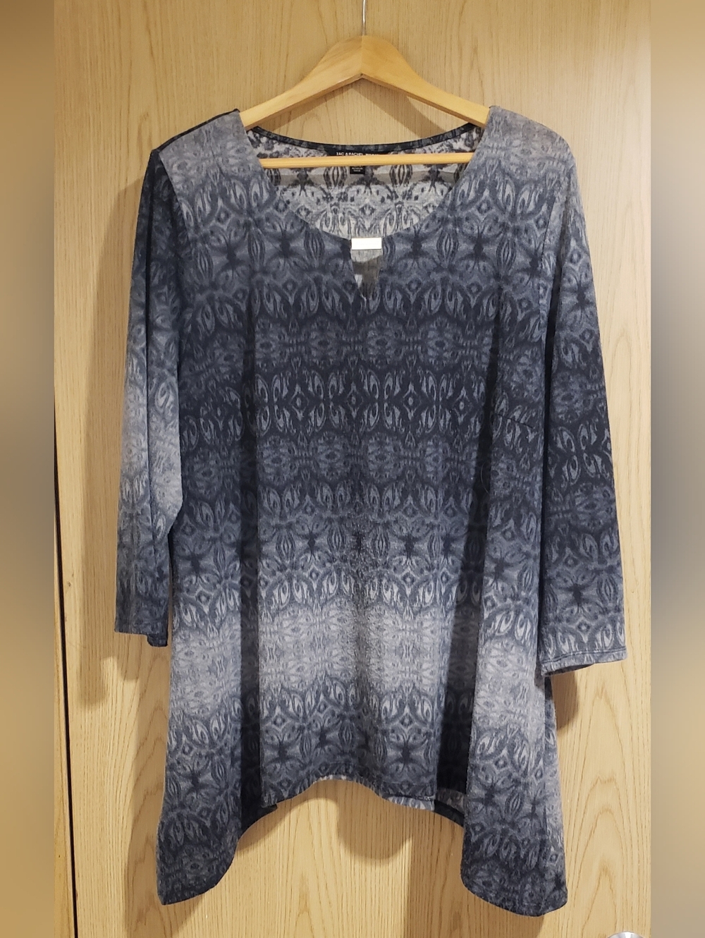 Women's Ombre Patterned Long-Sleeve Asymmetric Tunic - Gray